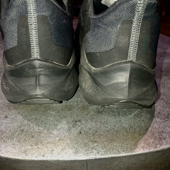 Nike Zoom Winflo 7 Triple Black Latest Running Shoes CJ0291-001  9.5 - Picture 8 of 8